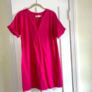 Easy and adorable Fuschia Vineyard Vines dress